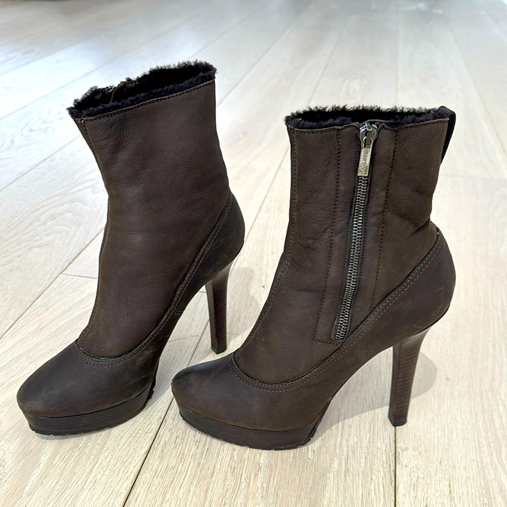 Jimmy Choo winter brown half boots natural leather and fur.